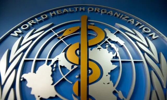 Um logotipo da Organização Mundial da Saúde (OMS) é exibido em seu escritório em Pequim em 19 de abril de 2013. O novo Relatório Mundial do Câncer da agência registrou mais de 3 milhões de novos casos de câncer na China de 14 milhões registrados globalmente em 2012 (Ed Jones/AFP /Getty Images)