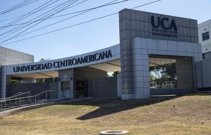 Foto de arquivo, tirada em março de 2022, na qual foi registrada a entrada principal da Universidade Centro-Americana (UCA), em Manágua, Nicarágua (EFE/Jorge Torres)
