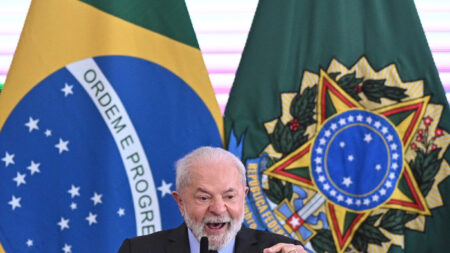 Lula sanciona lei que autoriza polêmica terapia com ozônio