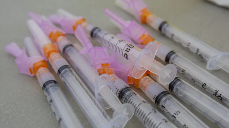 Doses da vacina contra a COVID-19 no Reino Unido em uma fotografia de arquivo
 (Oli Scarff/AFP via Getty Images)
