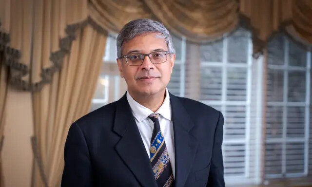 Jay Bhattacharya, professor de medicina na Universidade de Stanford e um dos coautores da Declaração de Great Barrington, em Hartford, Connecticut, em 17 de fevereiro de 2023. (Tal Atzmon/The Epoch Times)
