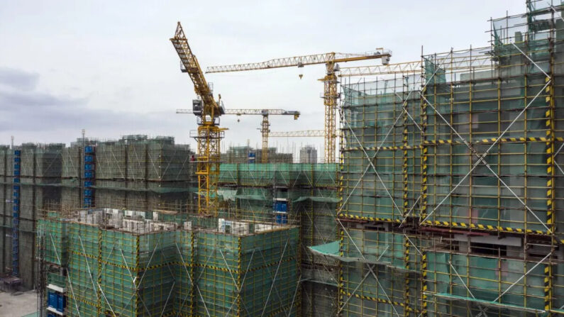 Prédios de apartamentos inacabados no projeto residencial Phoenix City, desenvolvido pela Country Garden Holdings Co., em Xangai, China, em 17 de janeiro de 2022 (Qilai Shen/Bloomberg via Getty Images)

