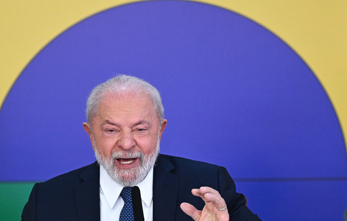 O presidente do Brasil, Luiz Inácio Lula da Silva, fala durante coletiva de imprensa com correspondentes estrangeiros hoje, no Palácio do Planalto, em Brasília (EFE/Andre Borges)