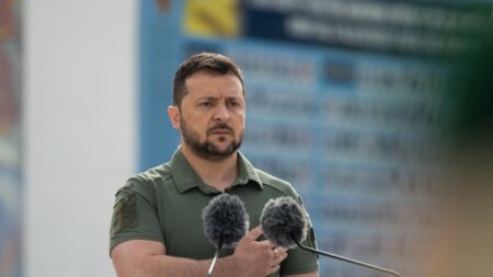 Zelensky diz que Rússia levou a guerra à Ucrânia e “deve sentir o que fez”