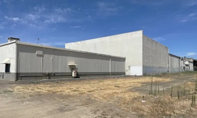 O exterior de um biolaboratório suspeito, em Reedley, Califórnia, em 31 de julho de 2023. (Nathan Su/The Epoch Times)