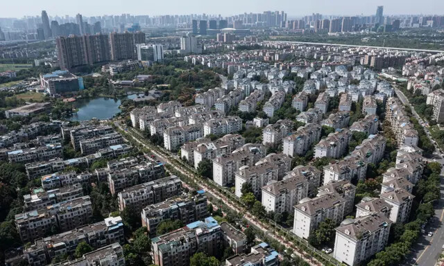 Uma vista aérea mostra a comunidade Evergrande Changqing em Wuhan, província de Hubei, China, em 26 de setembro de 2021. (Foto de Getty Images)