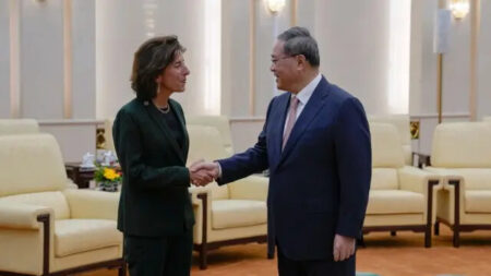 EUA “nunca tentará se dissociar da China” afirma a secretária de Comércio, Gina Raimondo