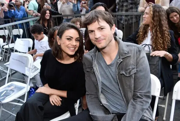 
Os atores Mila Kunis (esquerda) e Ashton Kutcher na cerimônia das estrelas da Calçada da Fama de Zoe Saldana em Hollywood, Califórnia, em 3 de maio de 2018 (Alberto E. Rodriguez / Getty Images para Disney)
