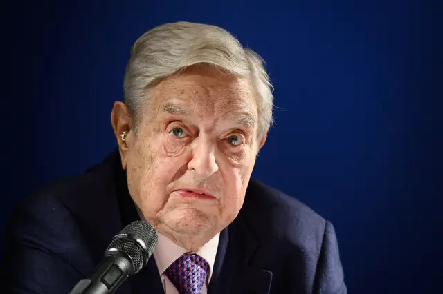 O investidor bilionário George Soros faz um discurso à margem da reunião anual do Fórum Econômico Mundial em Davos, leste da Suíça, em 24 de janeiro de 2019 (Fabrice Coffrini/AFP via Getty Images)
