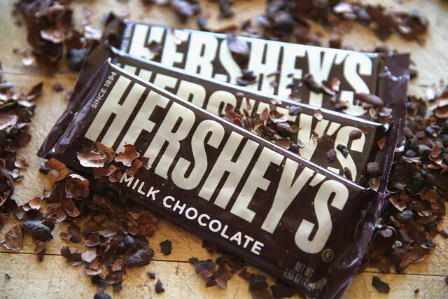 Nesta ilustração fotográfica, as barras de chocolate Hershey's são mostradas em 16 de julho de 2014 em Chicago, Illinois. (Scott Olson/Imagens Getty)