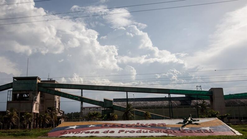 Fotografia de arquivo mostrando uma visão externa da Corporação Petroquímica da Venezuela Sociedad Anónima (Pequiven, S.A.), no estado de Carabobo, Venezuela (EFE/Miguel Gutiérrez)