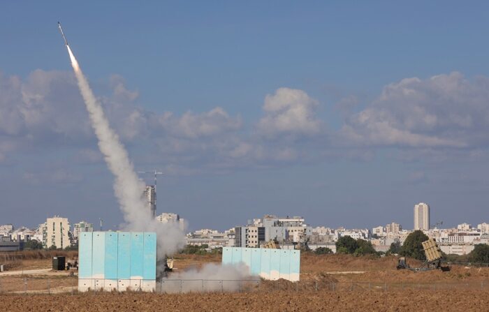 O contra-ataque de Israel após o lançamento de foguetes de Gaza (EFE/EPA/ABIR SULTAN)