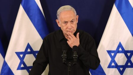 Netanyahu se reúne com famílias dos sequestrados pelo Hamas