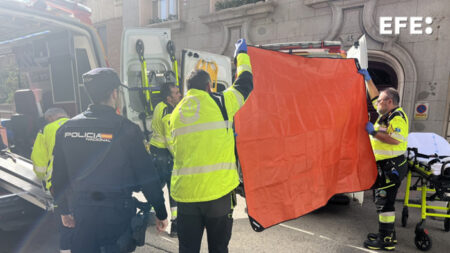 Ex-presidente do conservador PP na Catalunha é baleado em rua de Madri