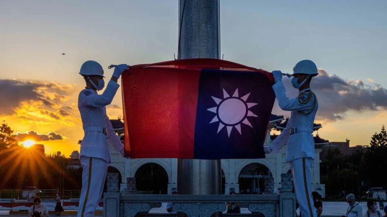 A cerimônia de descida da bandeira acontecerá na Praça da Liberdade em Taipei, Taiwan, em 9 de agosto de 2022. (Annabelle Chih/Getty Images)