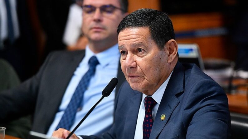 Autor de um dos requerimentos, Hamilton Mourão pede informações sobre o plano para combater crimes ambientais e promover a segurança pública na Amazônia Legal (Geraldo Magela/Agência Senado)