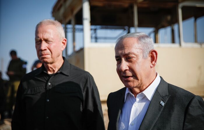 O primeiro-ministro de Israel, Benjamin Netanyahu (d), e o ministro da Defesa de Israel, Yoav Galant, em uma foto de arquivo (EFE/Shir Torem/Pool)