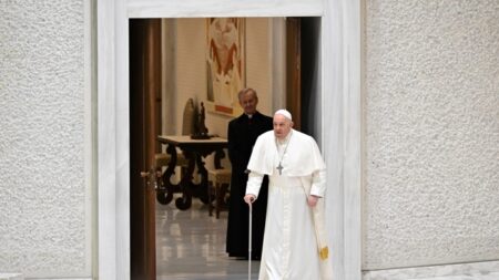 Papa Francisco pede que memória do Holocausto ajude a não justificar guerra