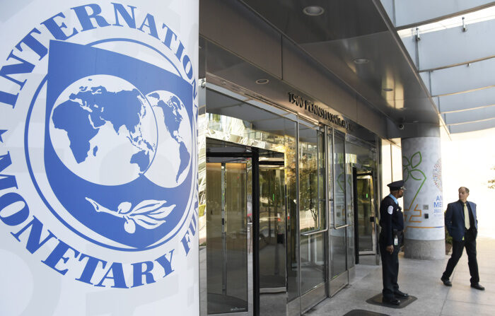 Imagem de arquivo mostrando o logotipo do FMI no Fundo Monetário Internacional em Washington (EFE/Lenin Nolly).