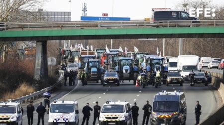 Polícia da França detém 15 agricultores que participavam de bloqueios de estradas