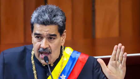 Maduro chama oposição de “terroristas e extremistas” e pede que Forças Armadas estejam “alertas e prontas para o que vier”