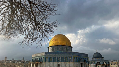 Hamas pede a palestinos que se revoltem contra medidas que proíbam oração em Al Aqsa