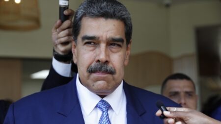 Maduro rejeita oferta de asilo político do Panamá e manda recado ao presidente 