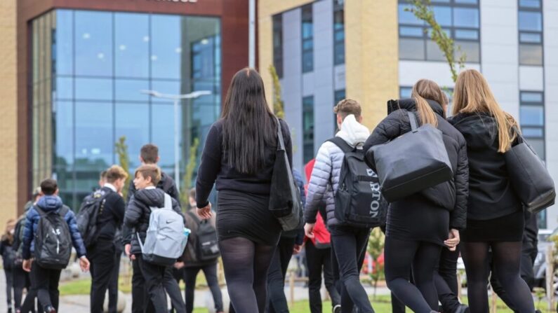 Os alunos retornam à escola em Kelso, Escócia, em 11 de agosto de 2020. (Jeff J Mitchell/Getty Images)
