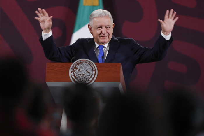 López Obrador promulga reforma que determina voto popular para juízes no México