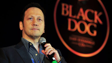 Ator e comediante Rob Schneider diz que o Brasil se transformou em uma ditadura socialista