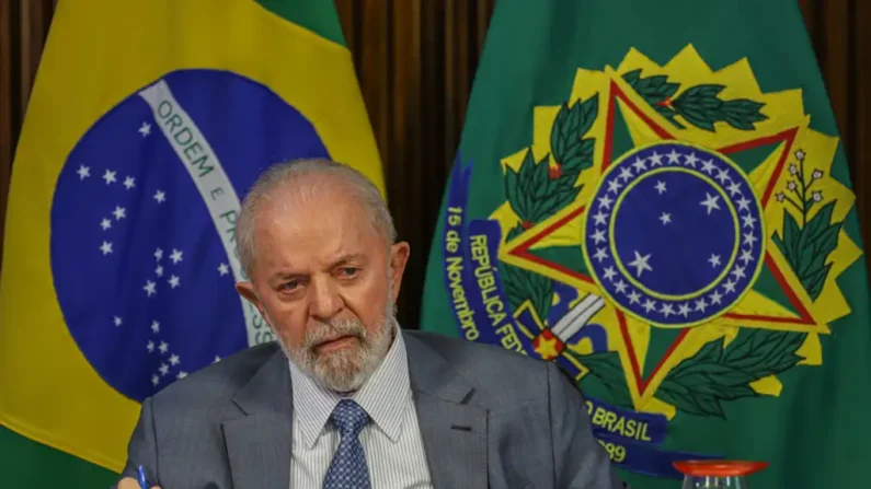 O presidente Luiz Inácio Lula da Silva participa de uma reunião ministerial para apresentar novas medidas de auxílio para ao estado do Rio Grande do Sul que sofre com as enchentes (Foto: Joédson Alves/Agência Brasil)