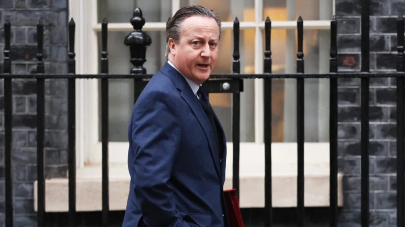 O Secretário de Relações Exteriores Lord Cameron chega ao número 10 da Downing Street para a reunião semanal do Gabinete, em Londres, em 12 de março de 2024 (Dan Kitwood/Getty Images)
