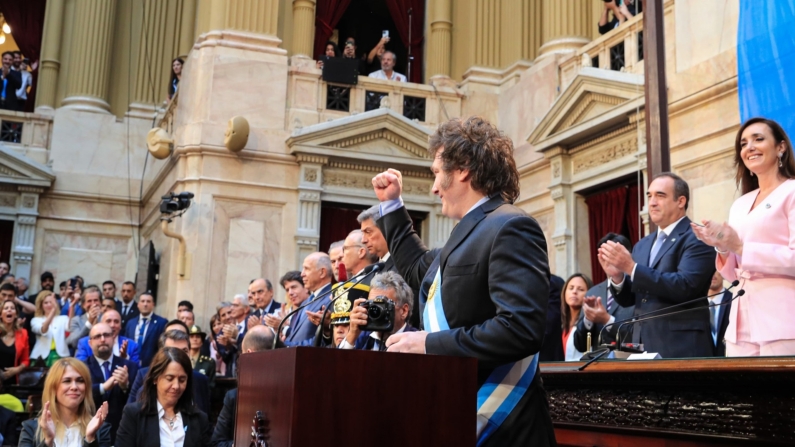 Javier Milei, presidente argentino anunciando 
a iniciativa política e econômica, "Pacto de Maio" (Foto: Reprodução/Casa Rosada Presidência da Argentina)