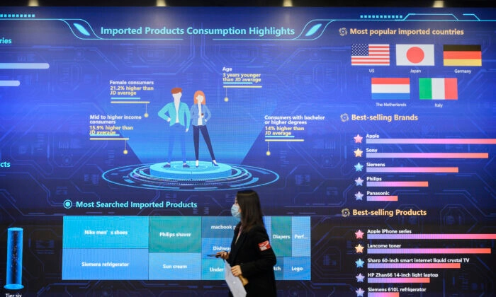 Uma tela na sala de controle do data center da gigante do comércio eletrônico JD.com, onde monitoram vendas e tendências na sede da empresa em Pequim, China, em 11 de novembro de 2020. (Kevin Frayer/Getty Images)
