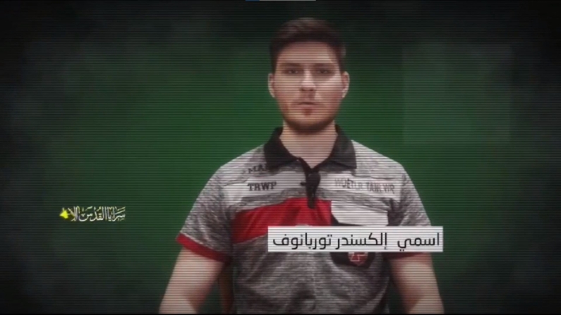 Na terça-feira, o grupo terrorista Jihad Islâmica Palestina divulgou um novo vídeo de propaganda de outro refém, neste caso o israelense Sasha Trupanov, de 25 anos, que está em poder da organização desde que foi sequestrado em 7 de outubro no Kibbutz Nir Oz durante os ataques do Hamas (IMAGENS: JIHAD ISLÂMICA)