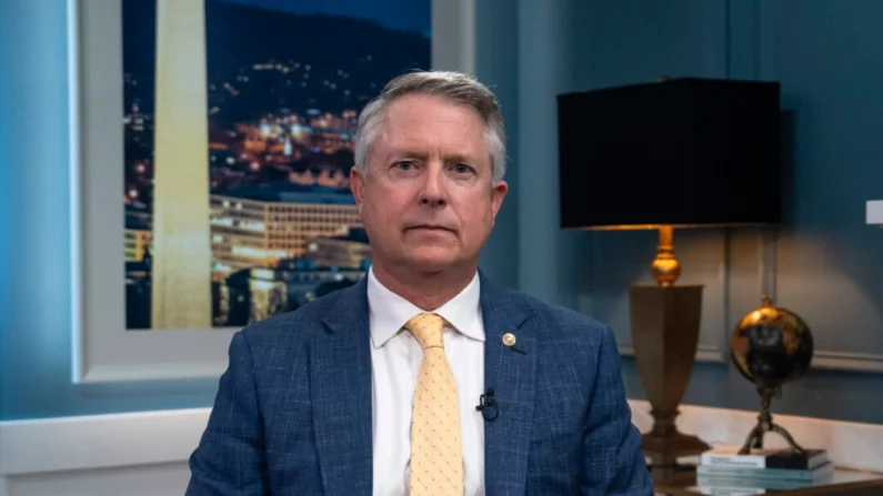 O senador Roger Marshall (R-Kan.) Em entrevista ao Epoch Times em Washington, em 3 de junho de 2024. (Madalina Vasiliu/The Epoch Times)
