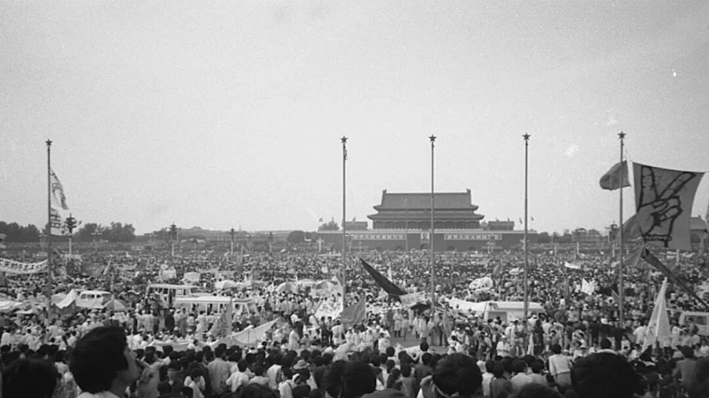 Milhões de chineses foram à Praça Tiananmen para apoiar os protestos estudantis pró-democracia em Pequim em 1989. (Cortesia de Ma Jian)
