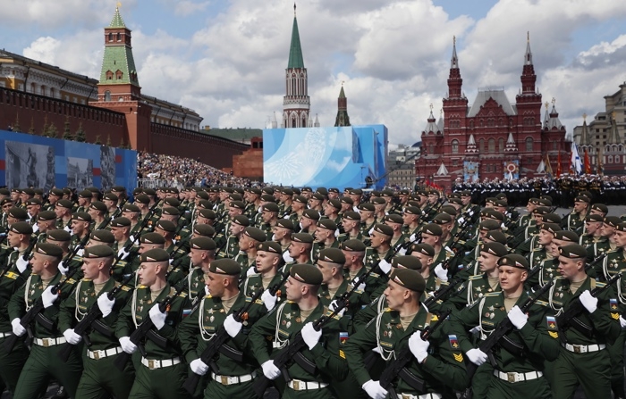 Soldados russos na Praça Vermelha. (EFE/EPA/MAXIM SHIPENKOV)