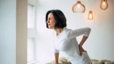 Cinco exercícios essenciais para reduzir a tensão e a dor nas costas