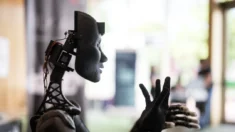 Humanos presos em uma corrida digital com robôs