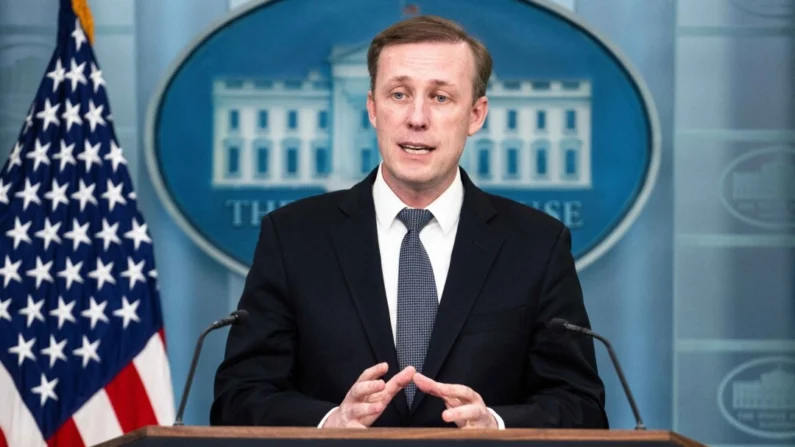 O assessor de segurança nacional da Casa Branca, Jake Sullivan, fala durante uma coletiva de imprensa na Casa Branca em 24 de abril de 2024. (Jim Watson/AFP via Getty Images)
