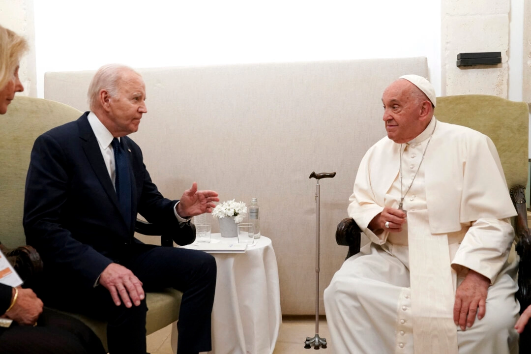 Biden se reúne com o Papa Francisco na Cúpula do G7 na Itália