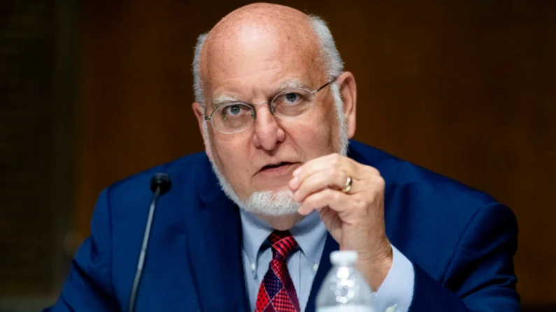 Robert Redfield, diretor dos Centros de Controle e Prevenção de Doenças, testemunha durante uma audiência do subcomitê de Dotações do Senado dos EUA no Capitólio, em Washington, em 2 de julho de 2020. (Saul Loeb/Pool/Getty Images)
