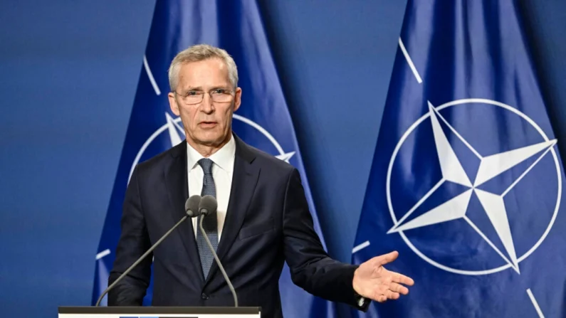 O secretário-geral da OTAN, Jens Stoltenberg, discursa em Budapeste, Hungria, em 12 de junho de 2024. (Attila KISBENEDEK / AFP)