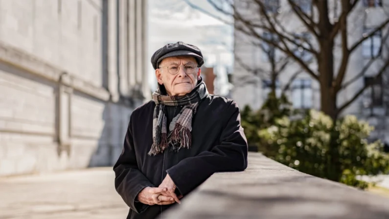 David Matas, advogado internacional de direitos humanos, antes de um evento sobre extração forçada de órgãos na Universidade de Harvard, em Boston, em 8 de março de 2024. (Samira Bouaou/Epoch Times)
