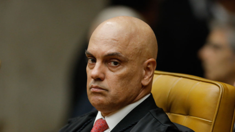 O juiz do Supremo Tribunal Federal Alexandre de Moraes participa da sessão solene de abertura do ano judiciário de 2024 em Brasília, em 1º de fevereiro de 2024 (Foto: SERGIO LIMA/AFP via Getty Images)