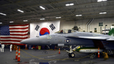 Porta-aviões de propulsão nuclear dos EUA chega à Coreia do Sul para manobras