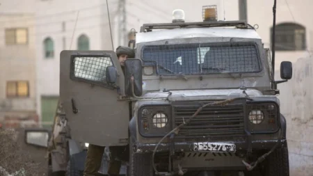 EUA pede investigação sobre imagens de palestino ferido na capota de um veículo militar israelense