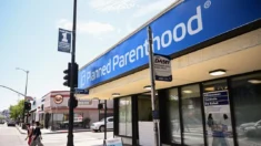 Planned Parenthood gastará US$ 40 milhões para apoiar os democratas no ciclo eleitoral de 2024