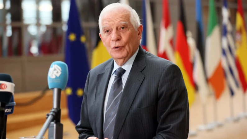 O Alto Representante da União Europeia para os Negócios Estrangeiros e a Política de Segurança, Josep Borrell, faz uma declaração na sede da UE em Bruxelas, em 27 de maio de 2024. (François Walschaerts/AFP via Getty Images)

